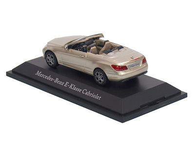 Kyosho | M 1:43 | MERCEDES BENZ  E - Class Cabriolet (C207) ( 2009-2010 )