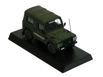 DeAgostini | M 1:43 | LAND ROVER Defender 90 - Carabinieri / Military Police (1997)