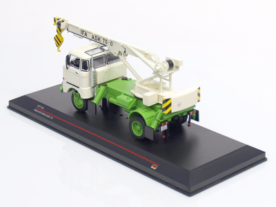 IXO IST | M 1:43 | IFA W50 ADK 70 - Autožeriav (1968 )